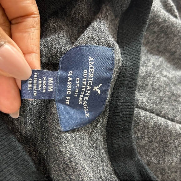 American Eagle Sweater V-Neck Men's Classic Fit Gray Black Size Medium - Picture 2 of 6